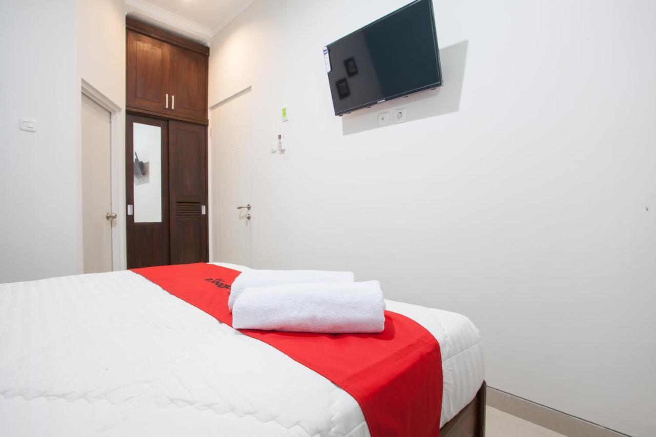 Reddoorz @ Wiyung 3 Hotel Surabaya Luaran gambar