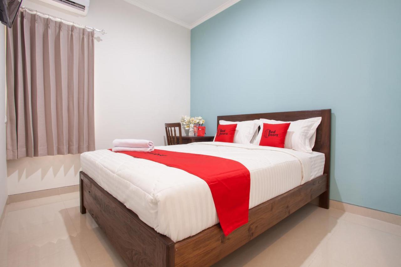 Reddoorz @ Wiyung 3 Hotel Surabaya Luaran gambar