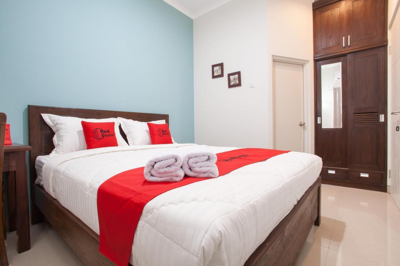 Reddoorz @ Wiyung 3 Hotel Surabaya Luaran gambar